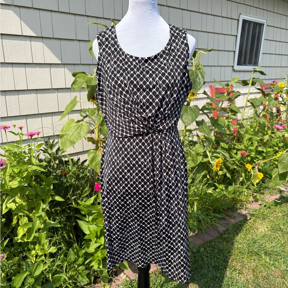 Gilli Black and White Geometric Midi Dress